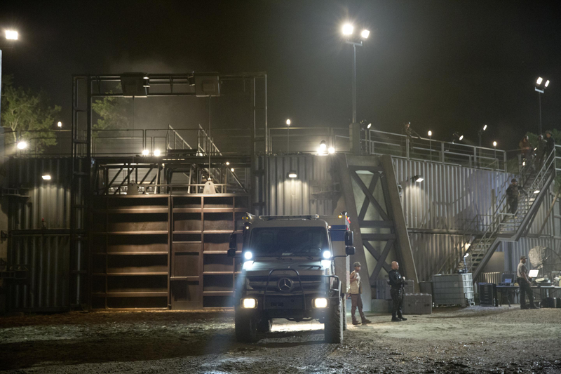 Illustration for article titled Jurassic World Has A Massive Off-Road Ambulance For Sick Dinosaurs